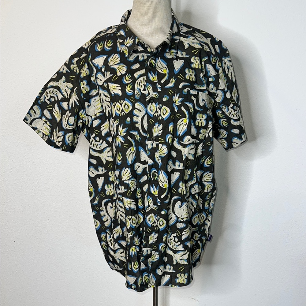 Patagonia Hawaiian Print Short Sleeve Organic Cotton Button Up Shirt